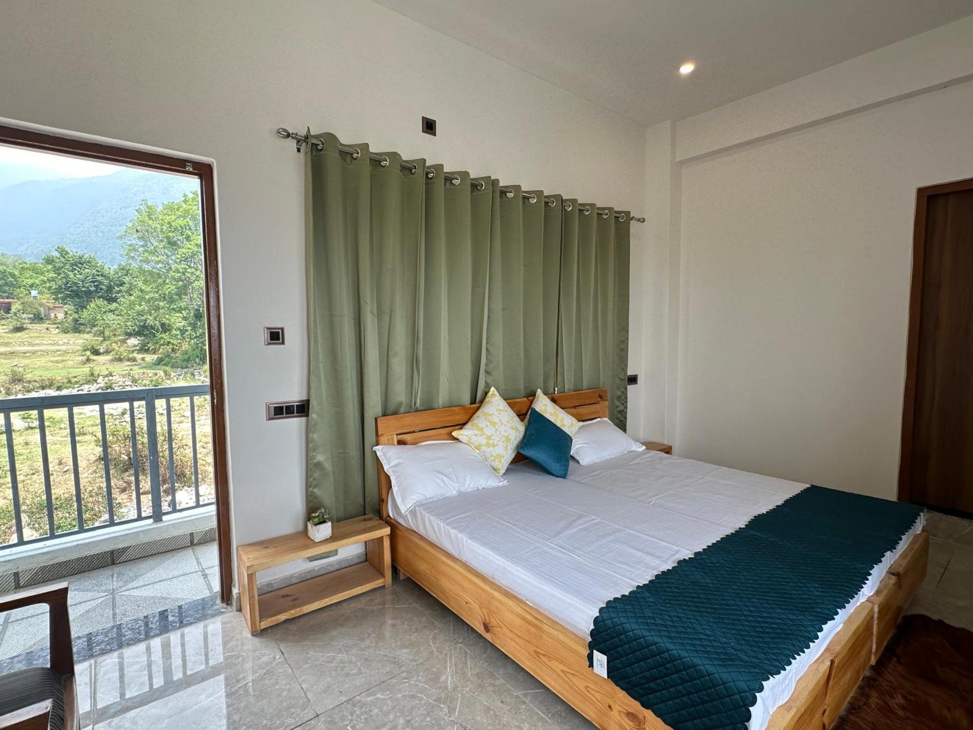 La Atharva Residency By Sunchasers Bir  Exterior photo