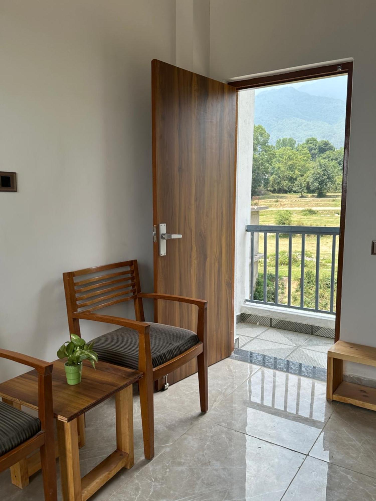 La Atharva Residency By Sunchasers Bir  Exterior photo